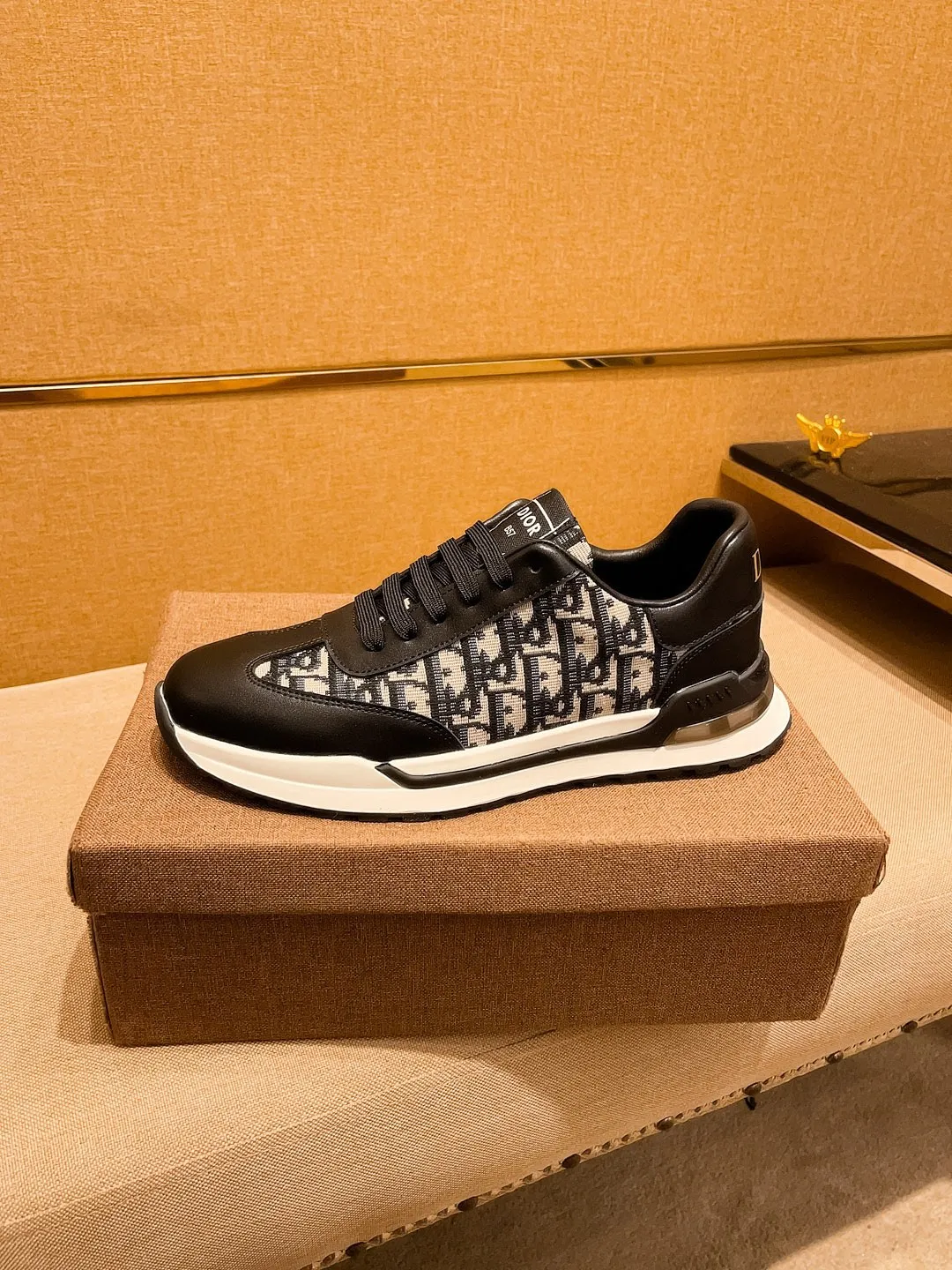 Men's men's shoes💰 420💰🔥【Dior】🔥Men's high-end brand of shoes official website 1:1 latest masterpiece: the upper is made of first-layer cowhide imported from Italy with a comfortable and breathable lining➕original non-slip and wear-resistant outsole🔥, making walking more convenient and comfortable! An exclusive new model, a stunning work, a beautiful 1:1 replica [color] compared to the official quality! Create a fashionable personality to set off your uniqueness! A must-have for trendy men! Classic 🔥Size: 38-44 Color: 🔥 2⃣️colors available🔥